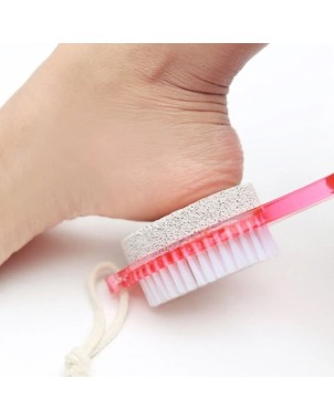 Outil Soins Pieds 4 en 1 : Râpe Pieds, Brosse Ongles, Anti Callosités et Peau morte
